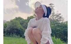 金泫雅下半婐艺术照